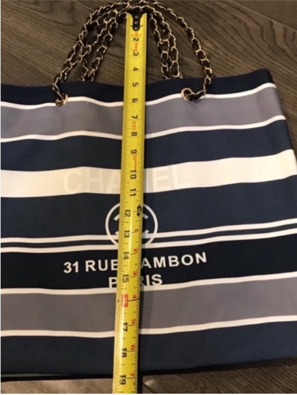 Chanel gift tote - Picture 9 of 9